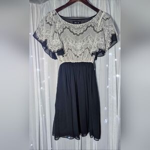 5/$25 213 black and white Dress Size Medium
